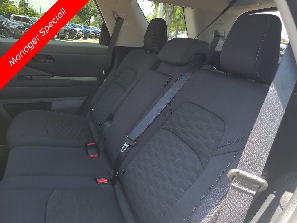 Certified 2025 Nissan Pathfinder S FWD image 10