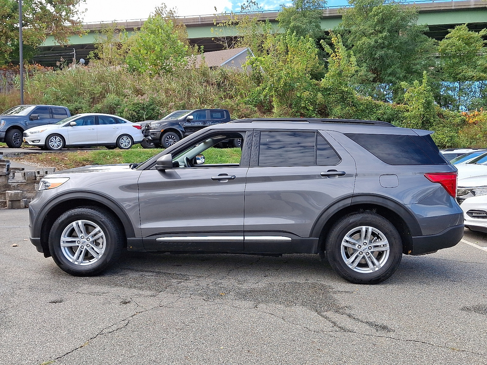Certified 2022 Ford Explorer XLT w/ Equipment Group 202A image 6