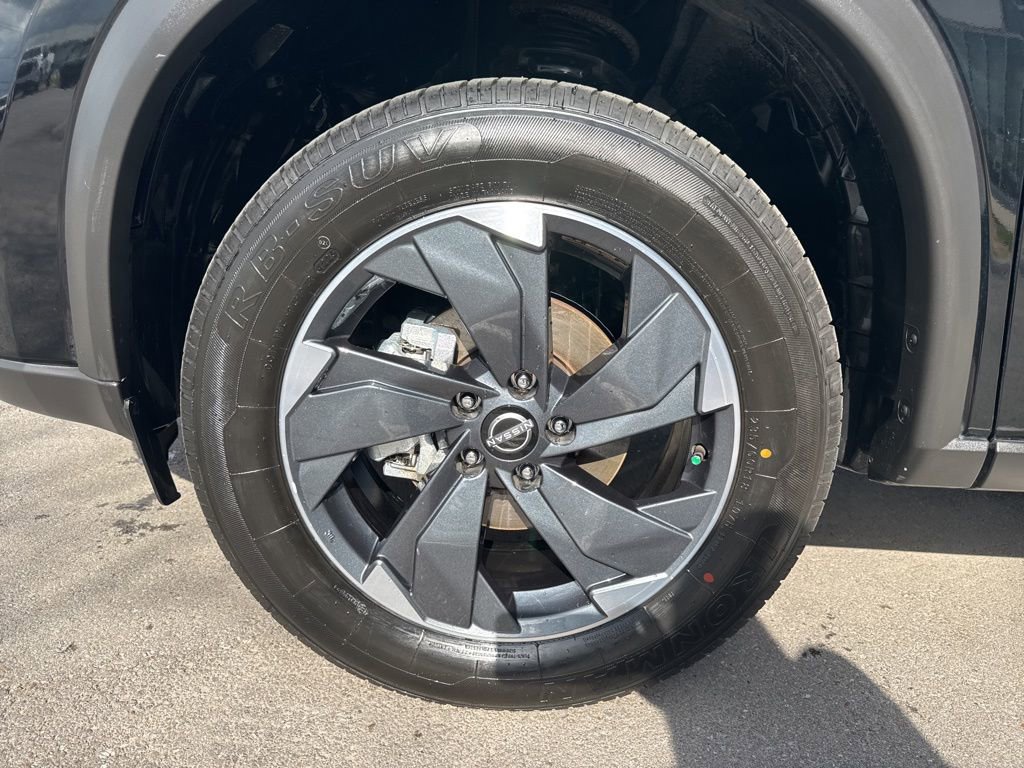 Used 2025 Nissan Rogue SV AWD/4WD image 30