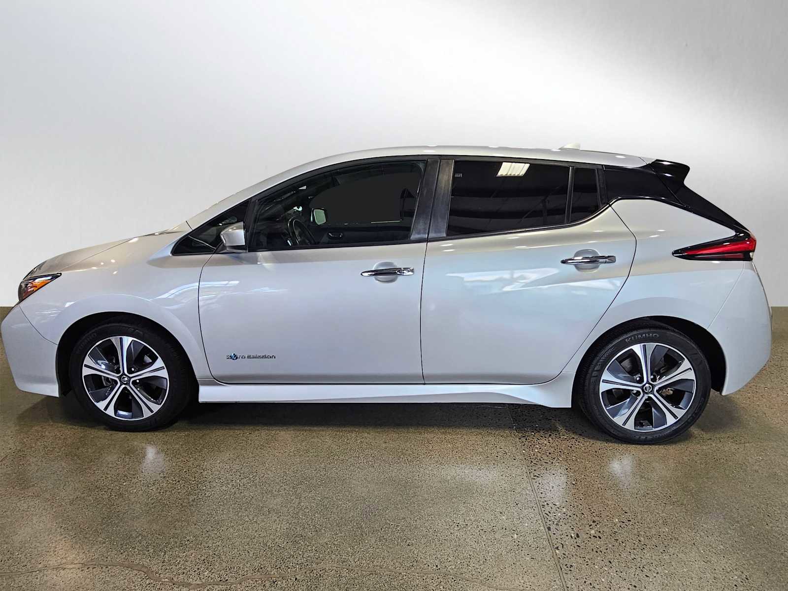 Used 2018 Nissan Leaf SV w/ SV Technology Package image 4