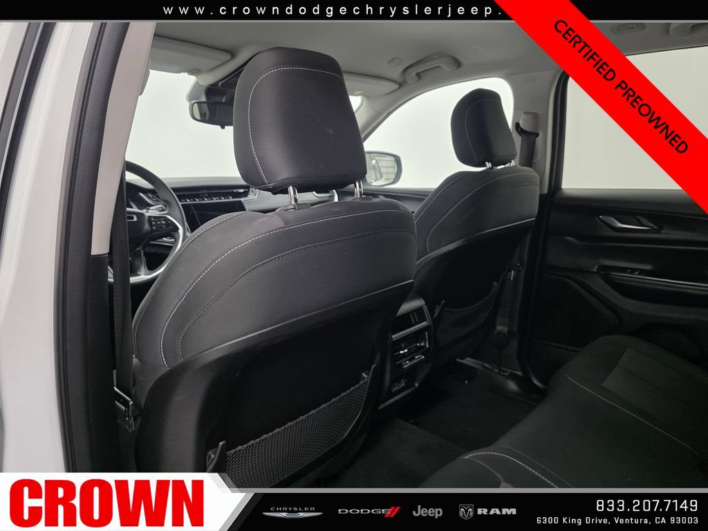 Used 2024 Jeep Grand Cherokee Laredo AWD/4WD image 19