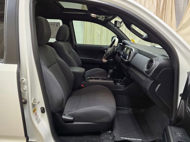 Used 2017 Toyota Tacoma TRD Off-Road w/ Premium & Technology Package image 31