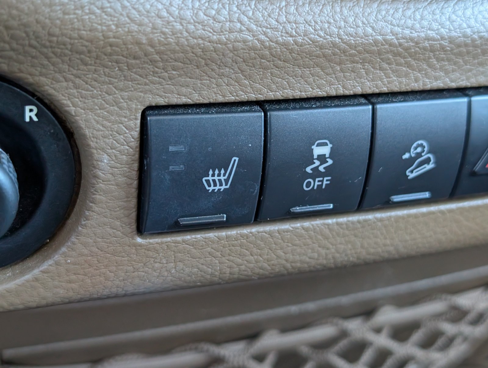 Used 2015 Jeep Wrangler Unlimited Sahara w/ Connectivity Group AWD/4WD image 21