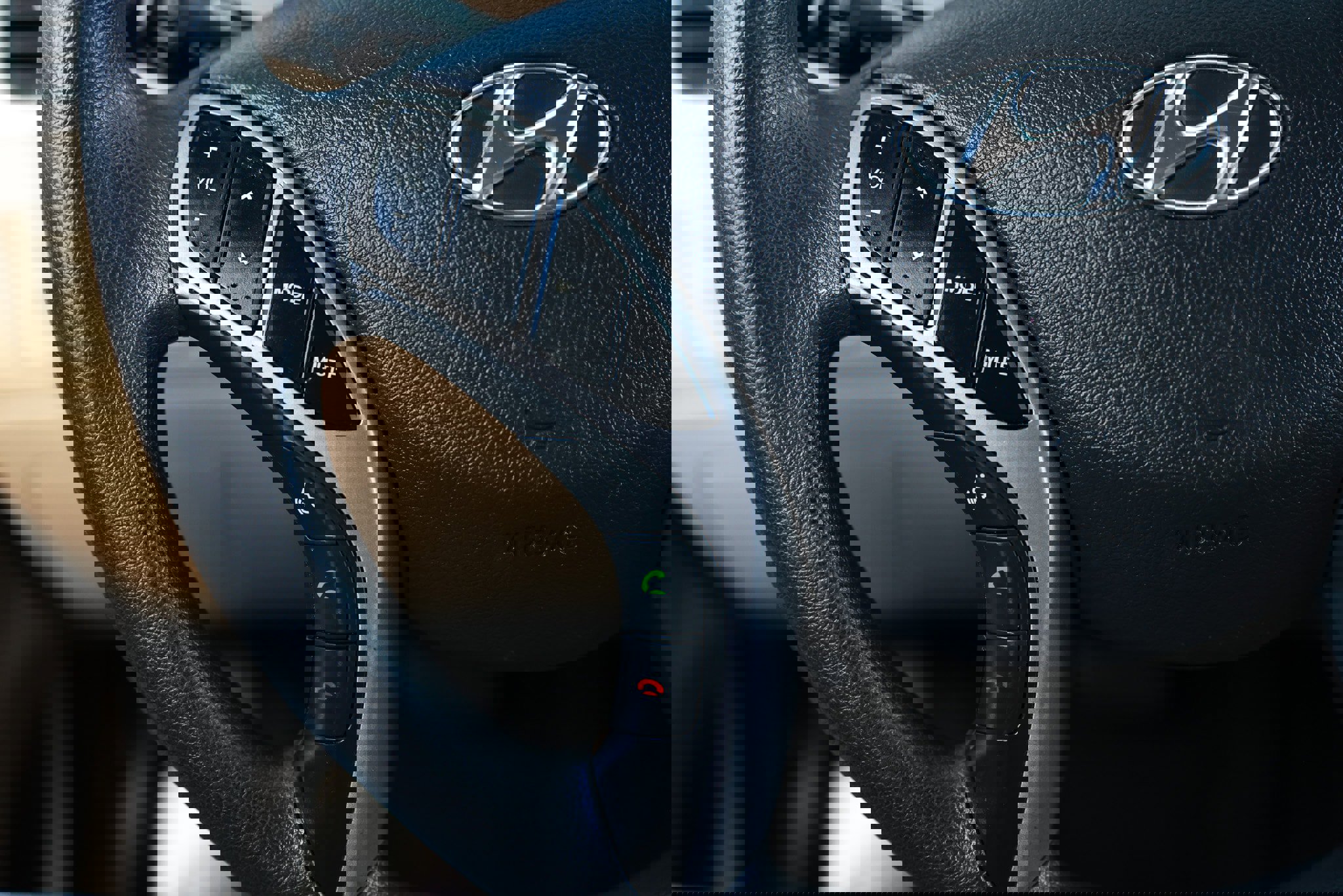 Used 2013 Hyundai Elantra GLS w/ Preferred Pkg image 31