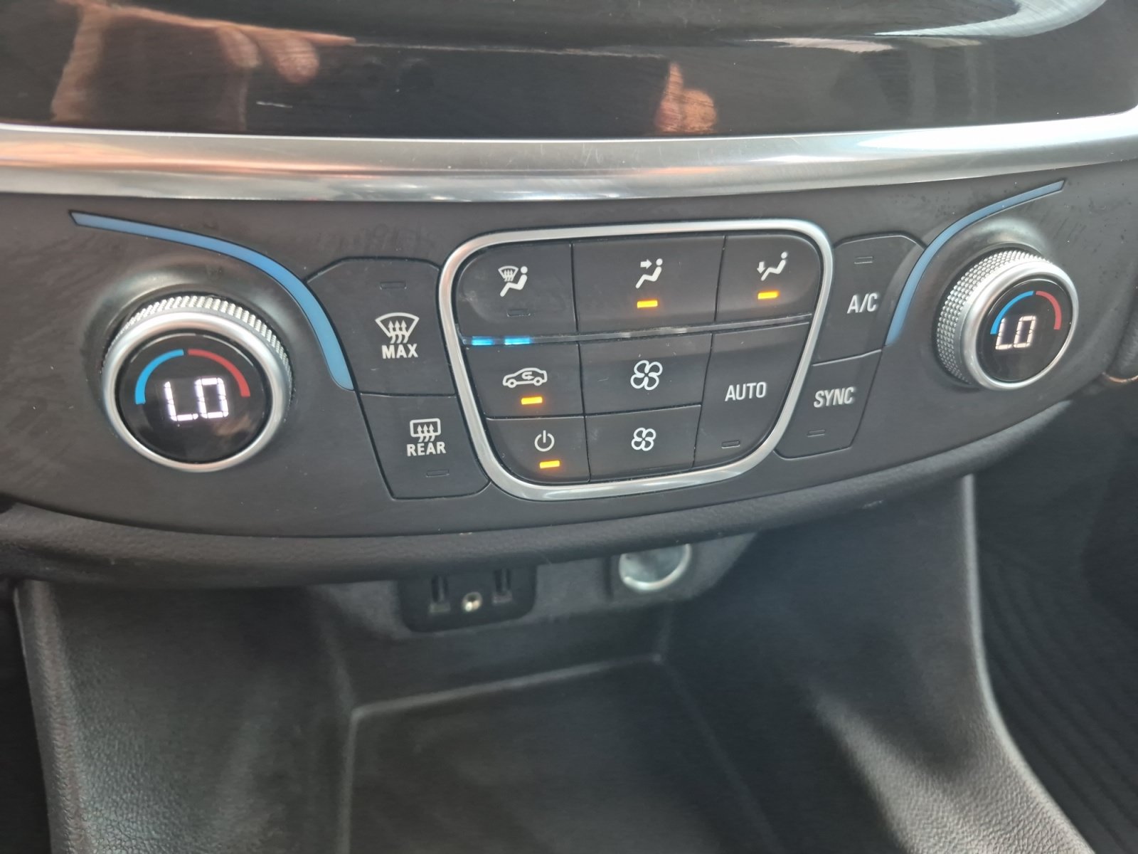 Used 2018 Chevrolet Traverse LS FWD image 30