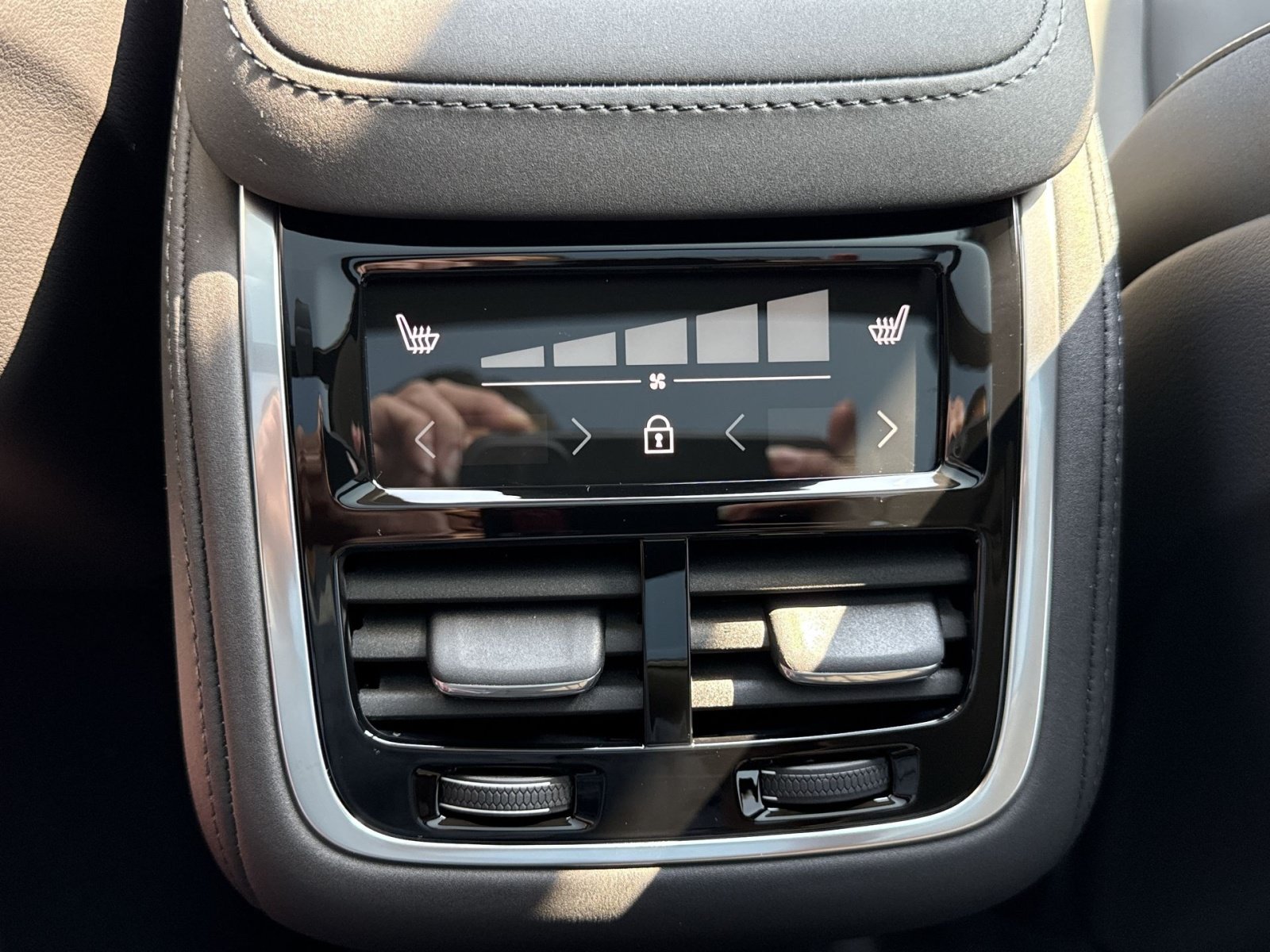 New 2026 Volvo XC90 B6 Plus w/ Protection Package Premier AWD/4WD image 23