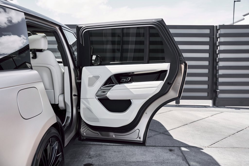 Used 2026 Land Rover Range Rover Long Wheelbase SE image 23