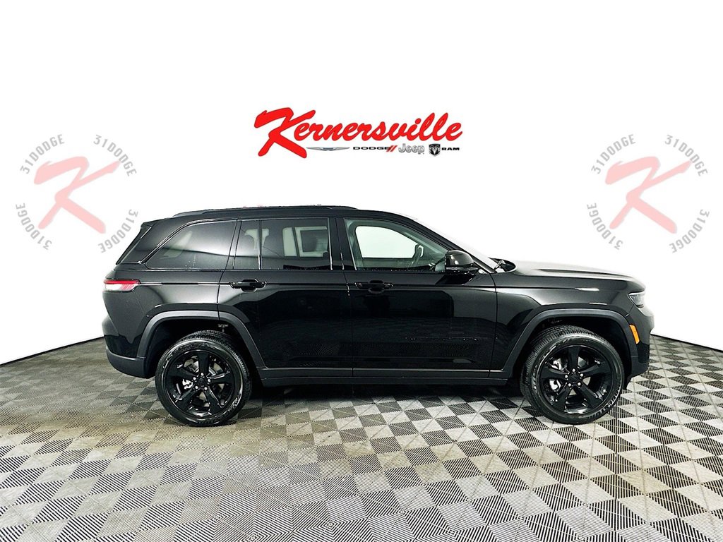 New 2025 Jeep Grand Cherokee Altitude image 8