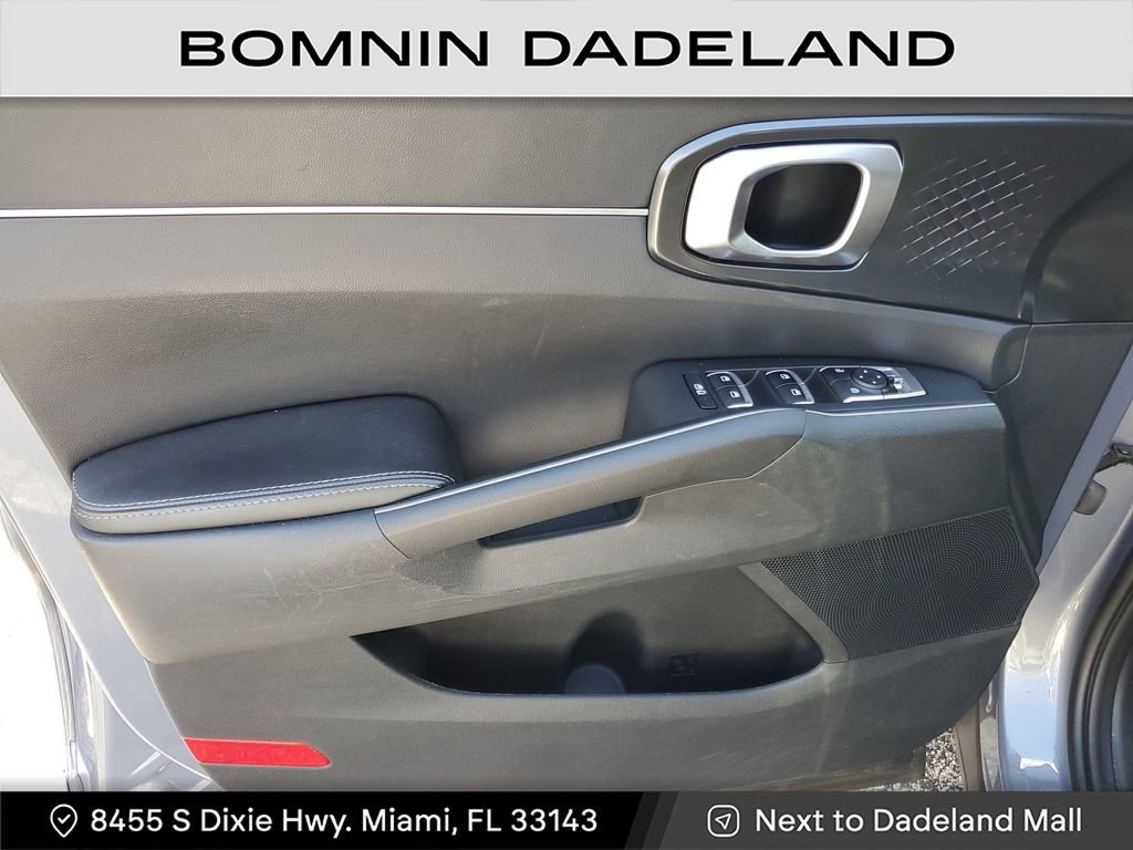 Used 2022 Kia Sorento S image 15