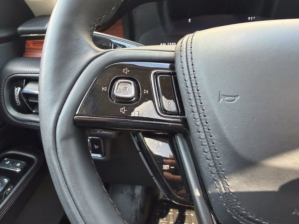 Used 2023 Lincoln Aviator Reserve w/ Elements Package Plus AWD/4WD image 44