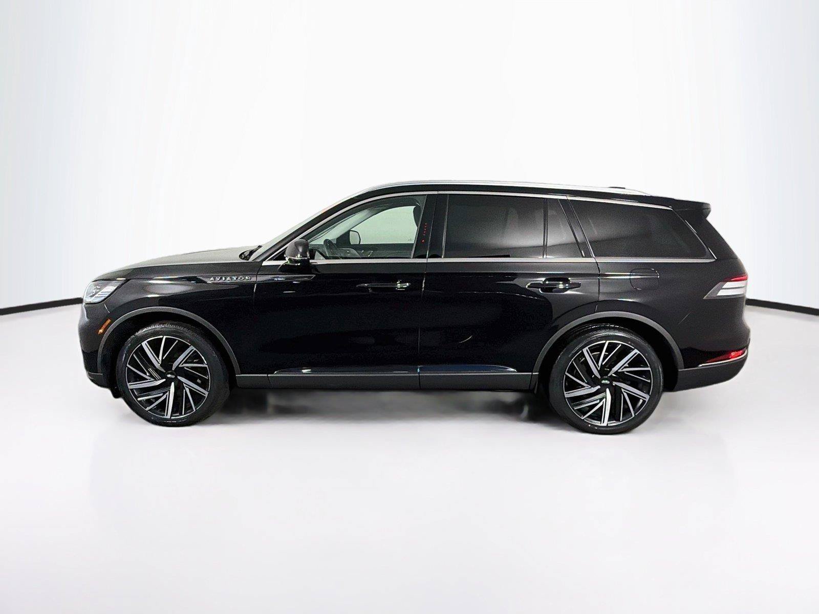 Used 2025 Lincoln Aviator Reserve w/ Equipment Group 201A AWD/4WD image 8