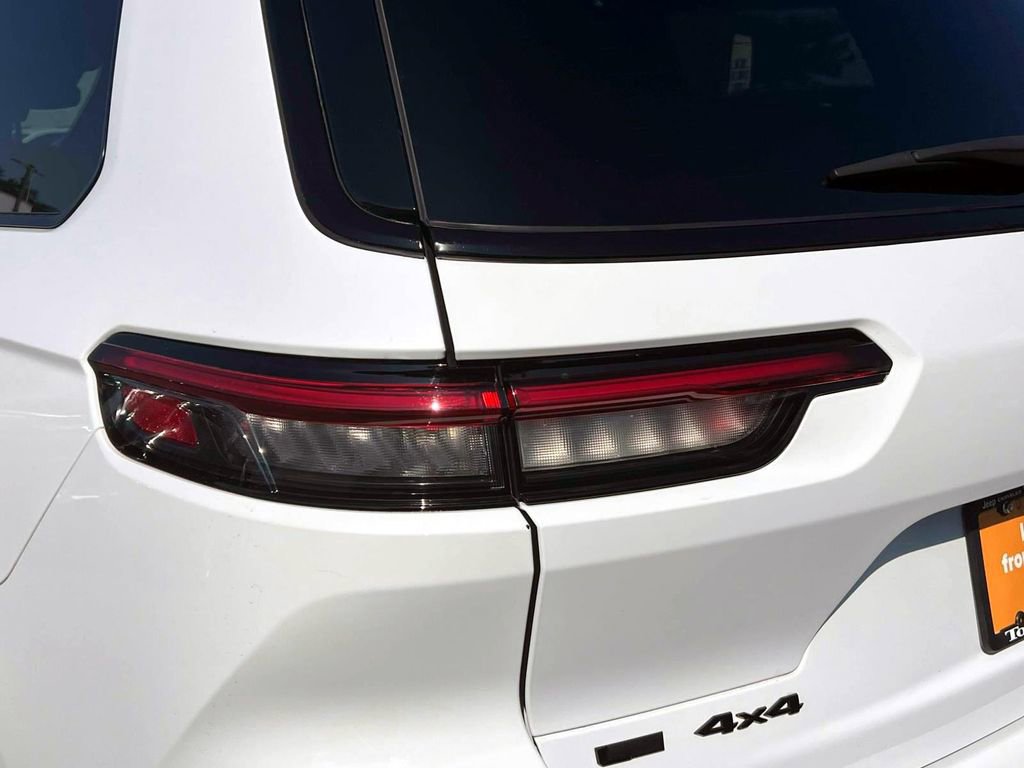 Certified 2023 Jeep Grand Cherokee L Laredo image 8