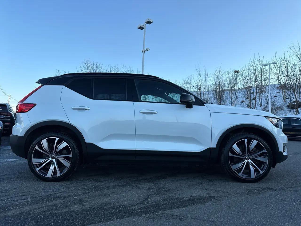 Used 2021 Volvo XC40 P8 Recharge w/ Climate Package image 11