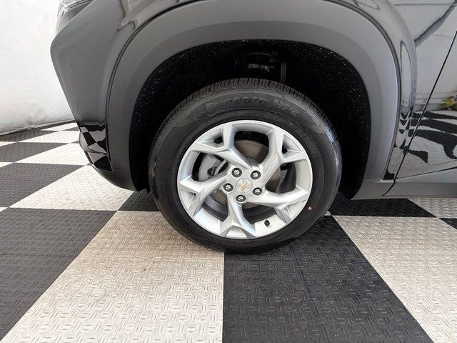 New 2026 Chevrolet Trax LS w/ LS Convenience Package FWD image 9