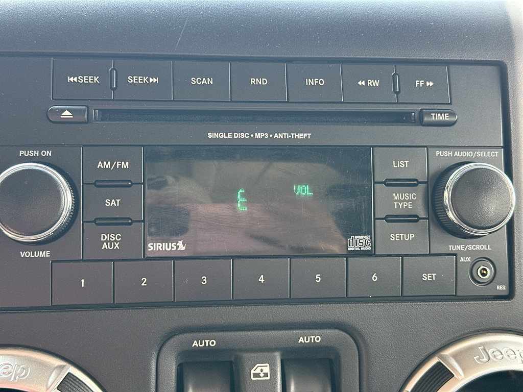 Used 2012 Jeep Wrangler Rubicon w/ PWR Convenience Group image 19