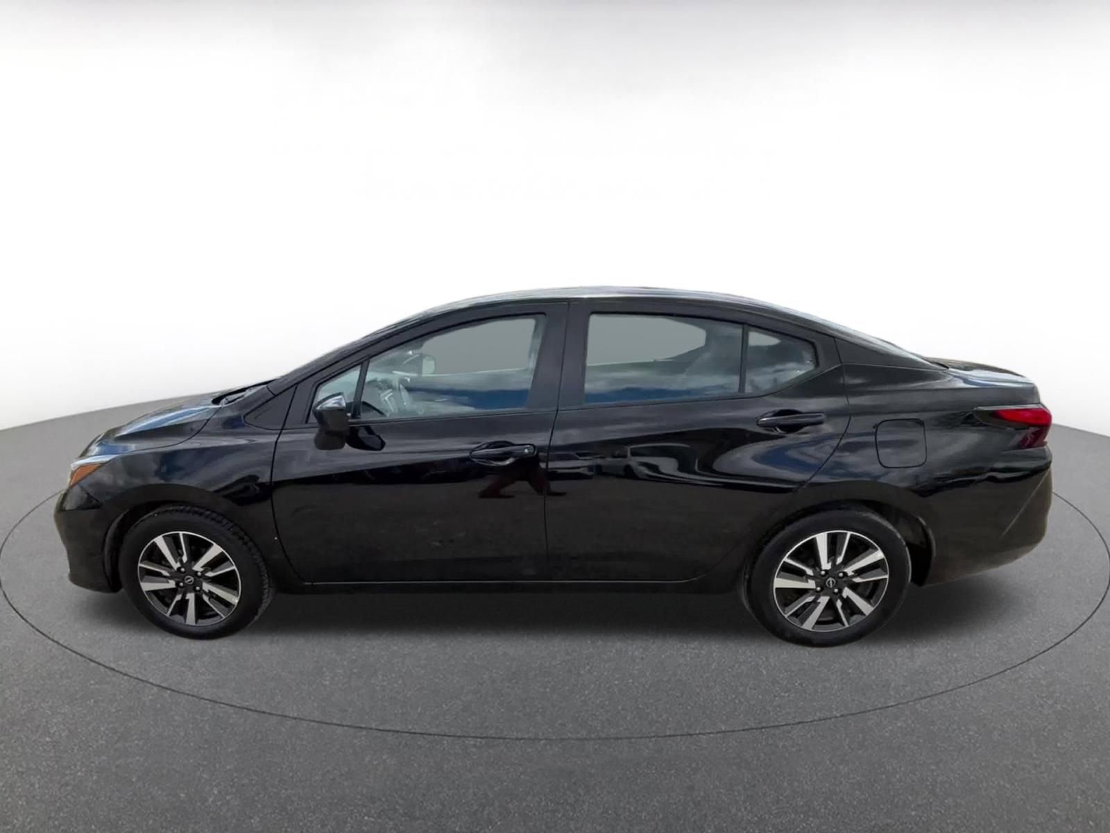 Used 2025 Nissan Versa SV FWD image 9