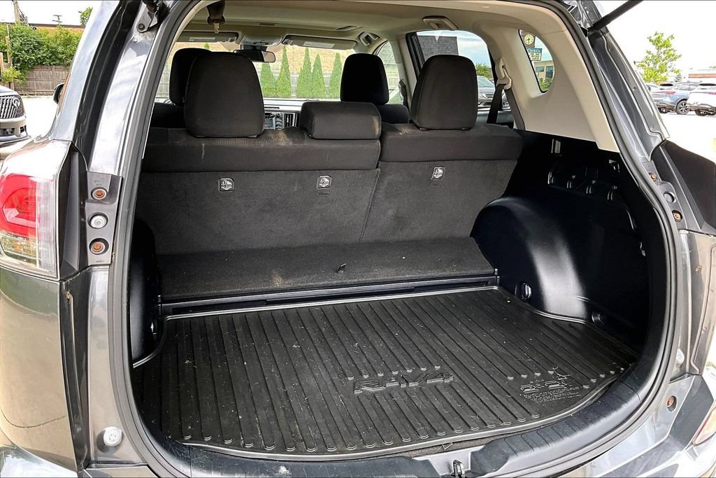 Used 2018 Toyota RAV4 XLE AWD/4WD image 29