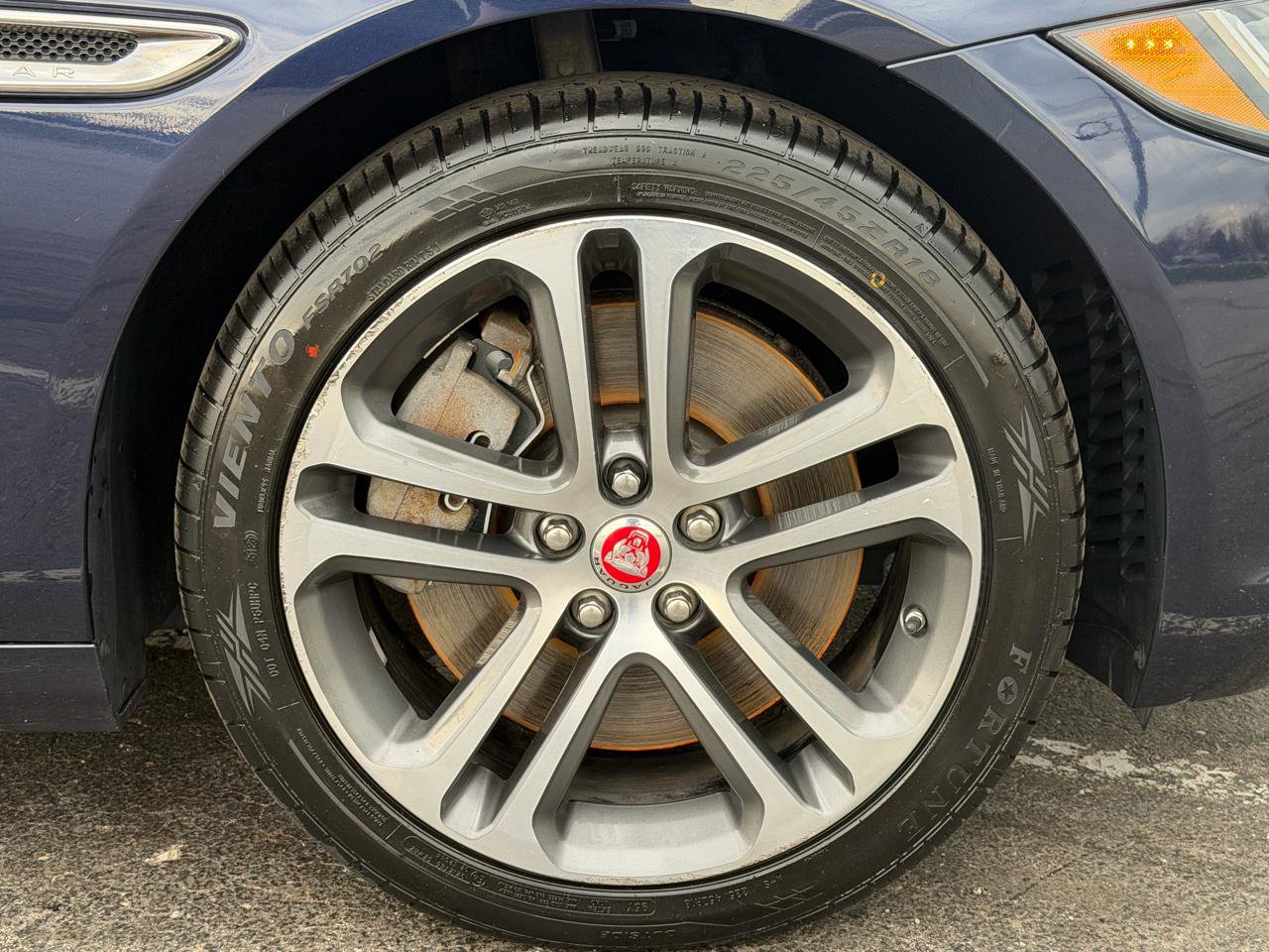 Used 2017 Jaguar XE Premium image 32