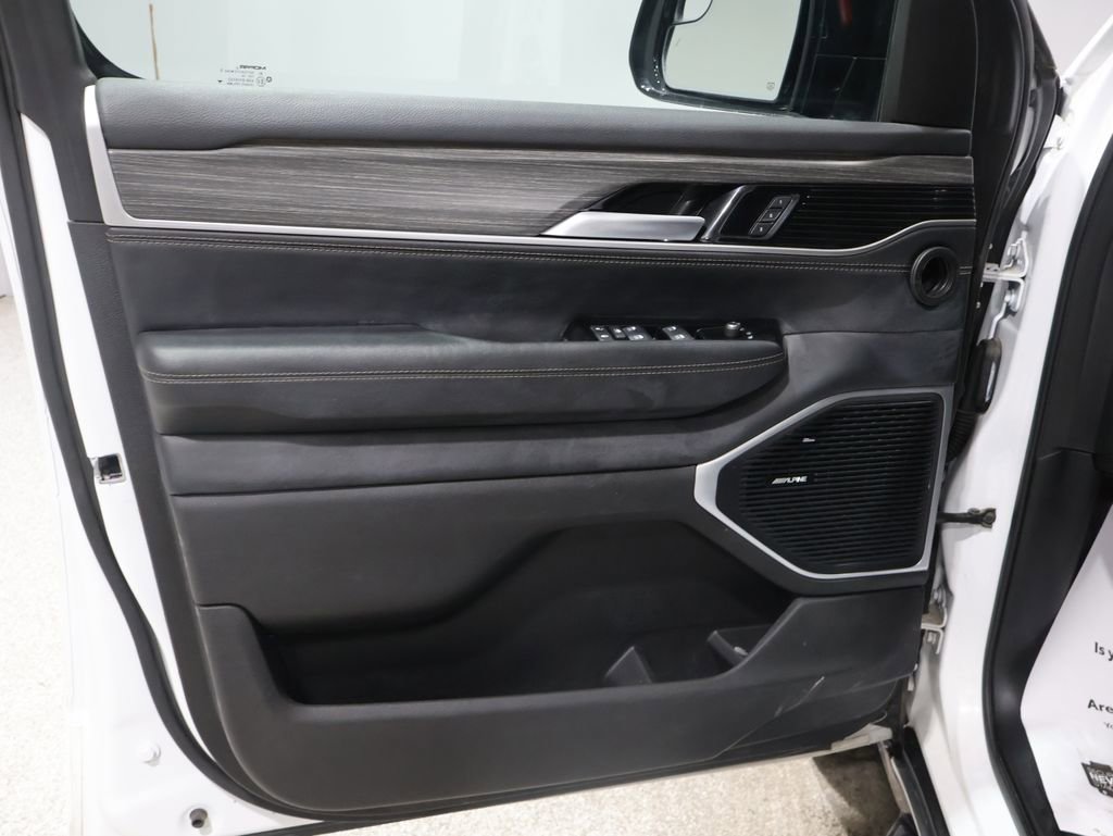 Used 2024 Jeep Wagoneer L Series III w/ Flexible Seating Group image 13