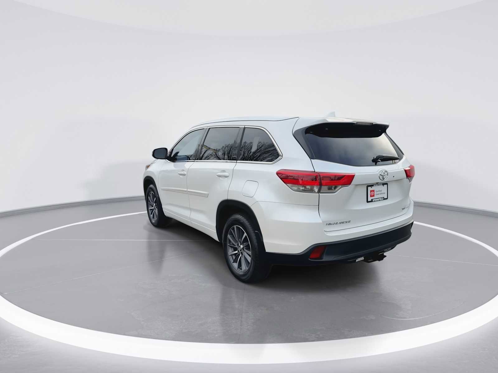 Used 2017 Toyota Highlander XLE image 6