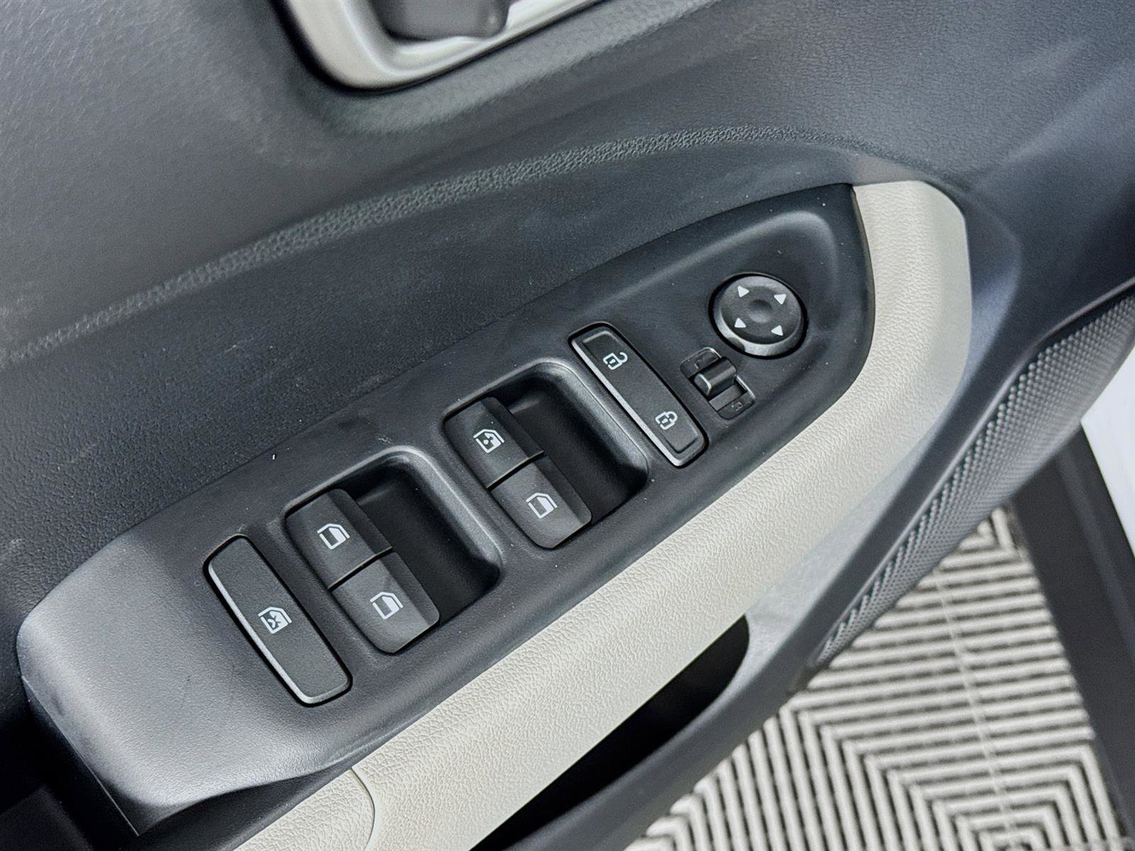 New 2025 Hyundai Venue SEL image 19