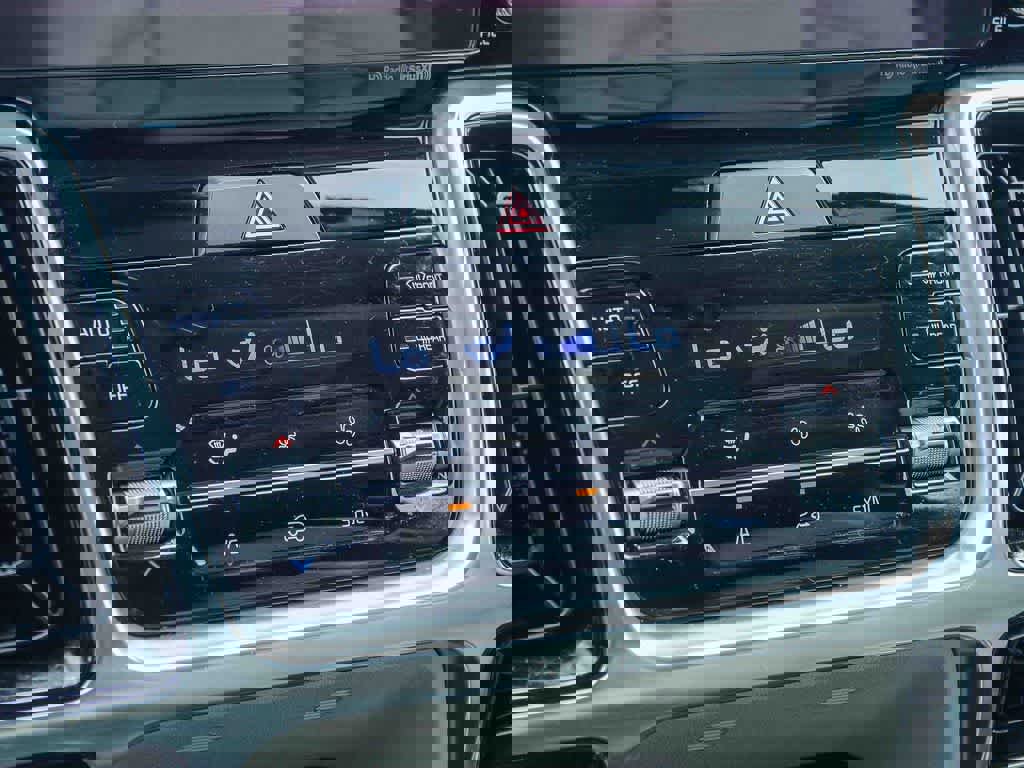 Used 2023 Kia Sorento SX image 21