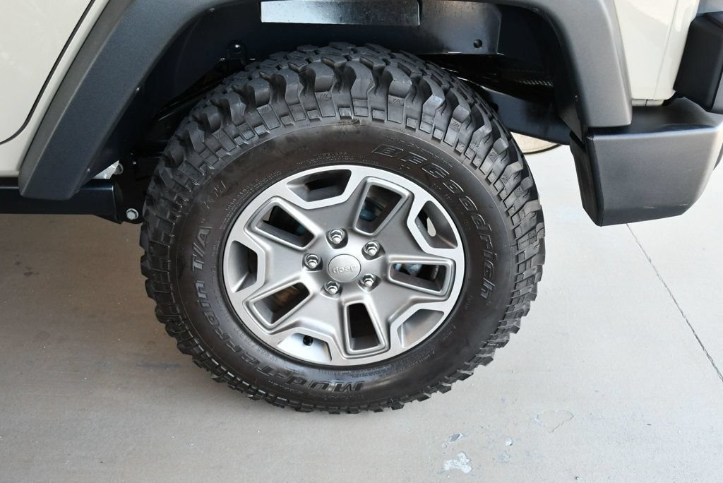 Used 2018 Jeep Wrangler Unlimited Rubicon w/ Connectivity Group AWD/4WD image 61