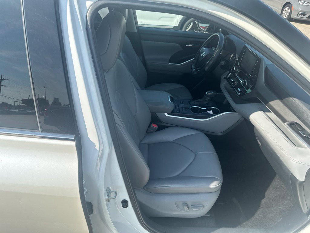 Used 2021 Toyota Highlander XLE FWD image 37