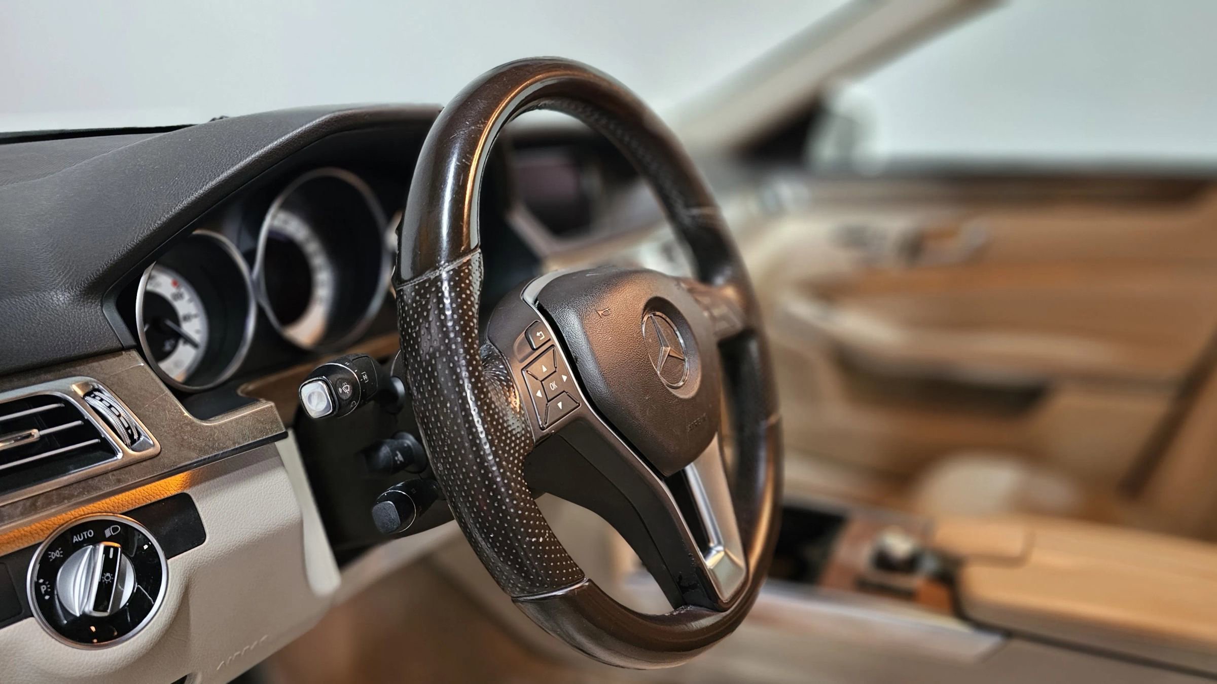 Used 2014 Mercedes-Benz E 250 BlueTEC Sedan image 11