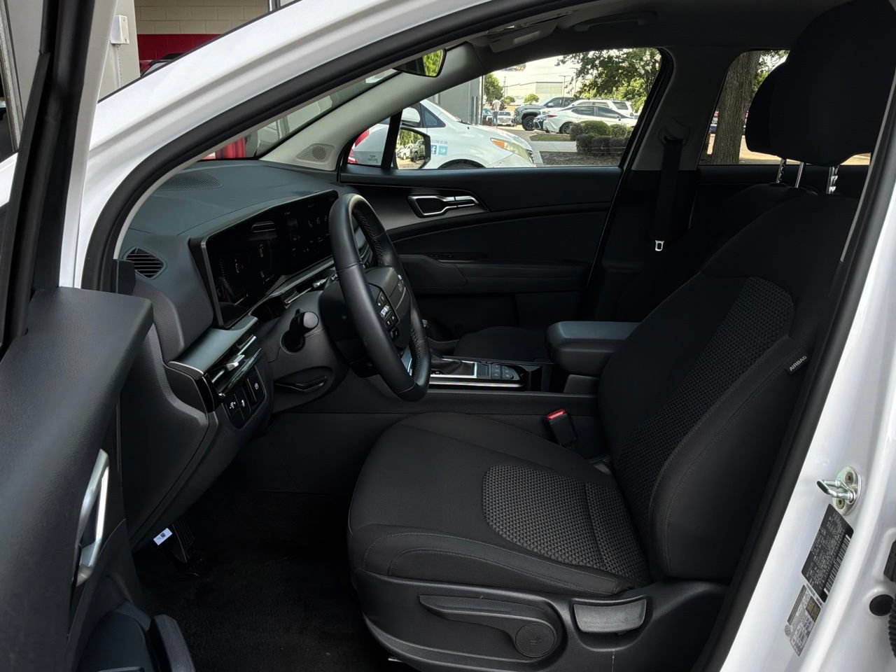 Used 2026 Kia Sportage LX FWD image 9
