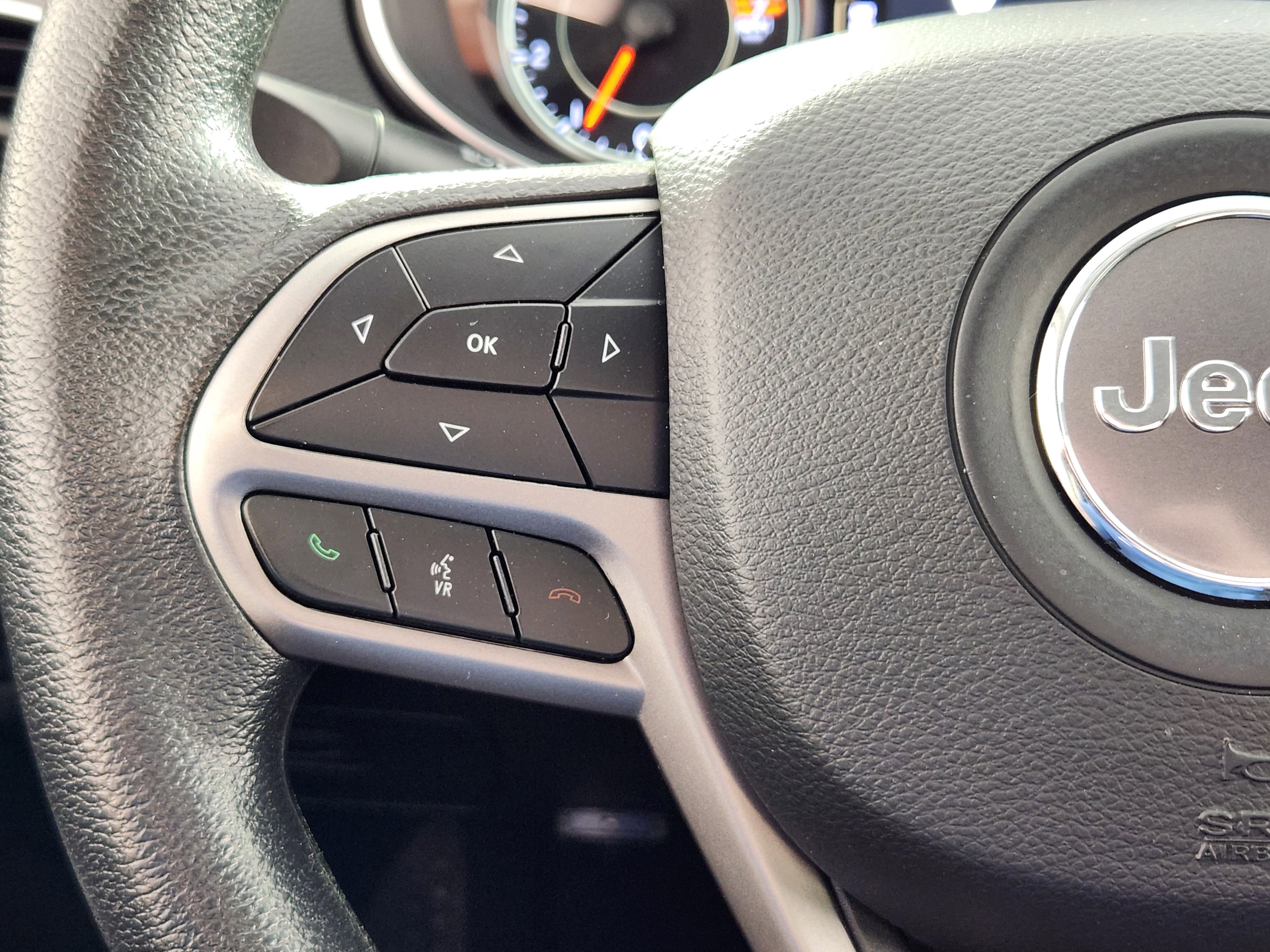 Used 2019 Jeep Cherokee Latitude w/ Popular Appearance Group FWD image 18