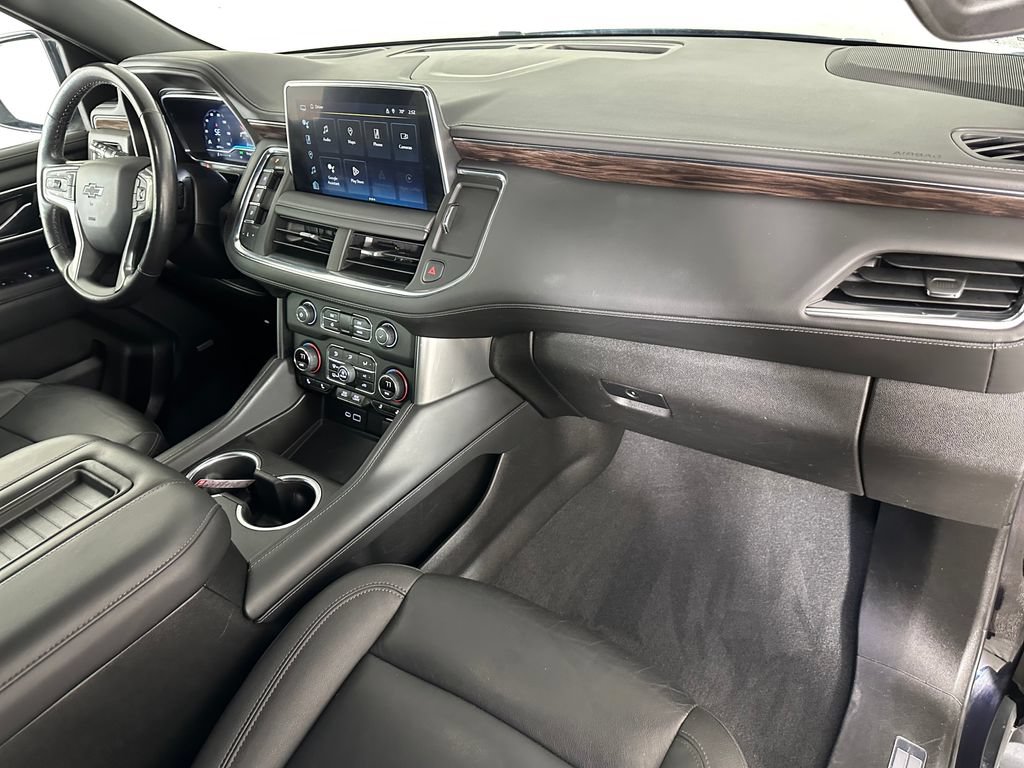 Used 2023 Chevrolet Suburban Z71 w/ Luxury Package AWD/4WD image 32