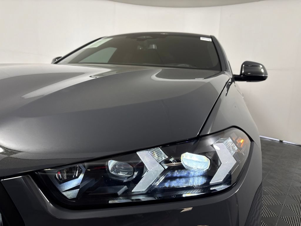 Certified 2026 BMW X6 xDrive40i w/ Executive Package AWD/4WD image 9