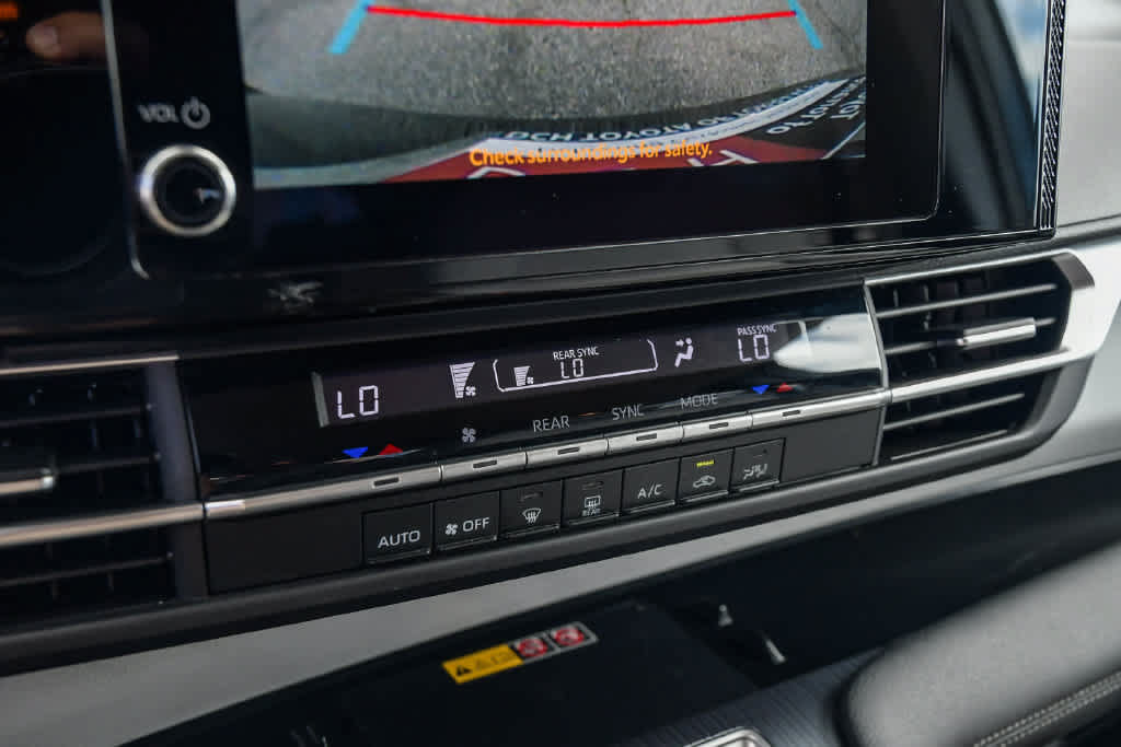 Used 2025 Toyota Sienna LE FWD image 26