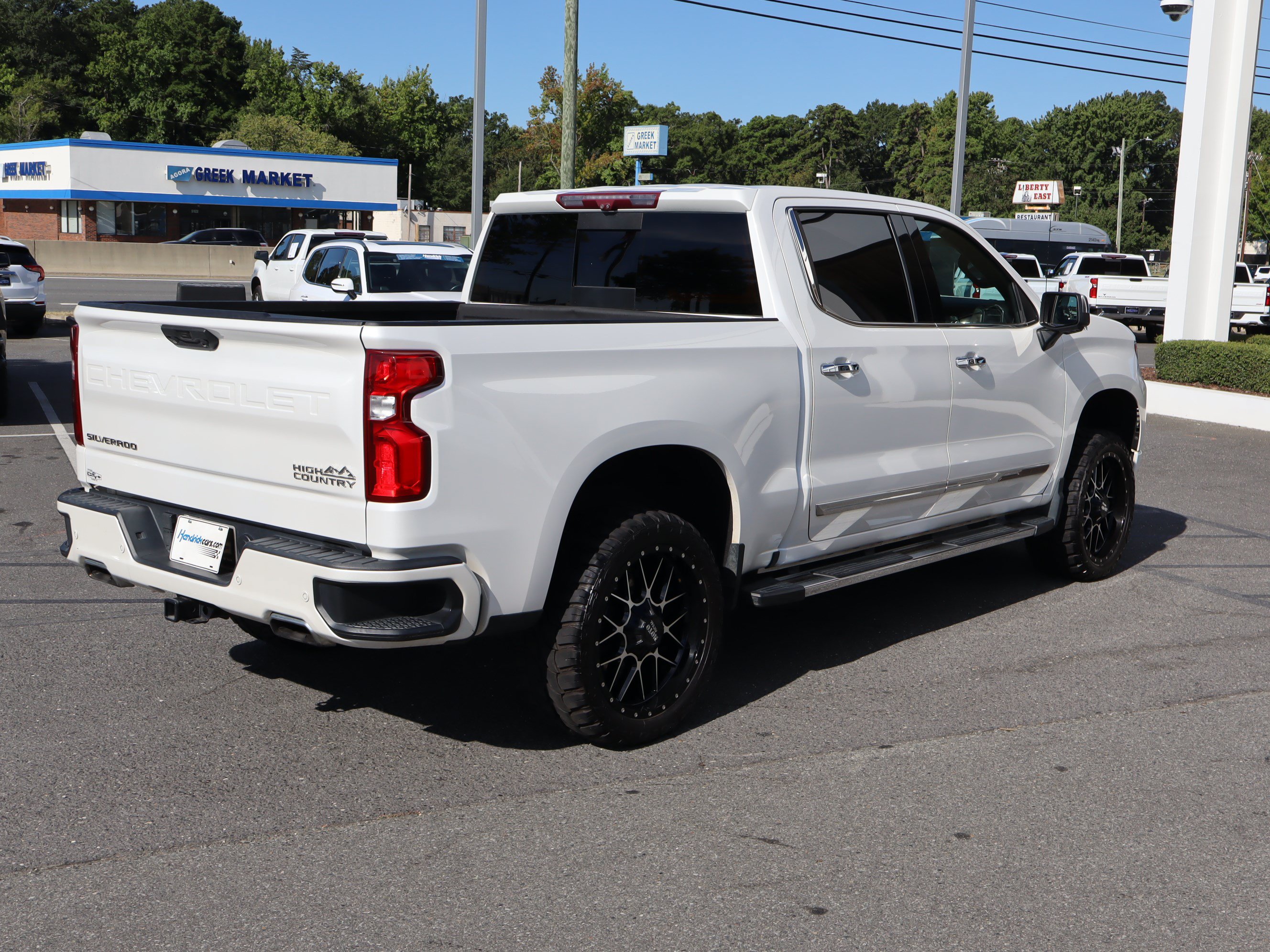 Used 2022 Chevrolet Silverado 1500 High Country w/ High Country Premium Package AWD/4WD image 10