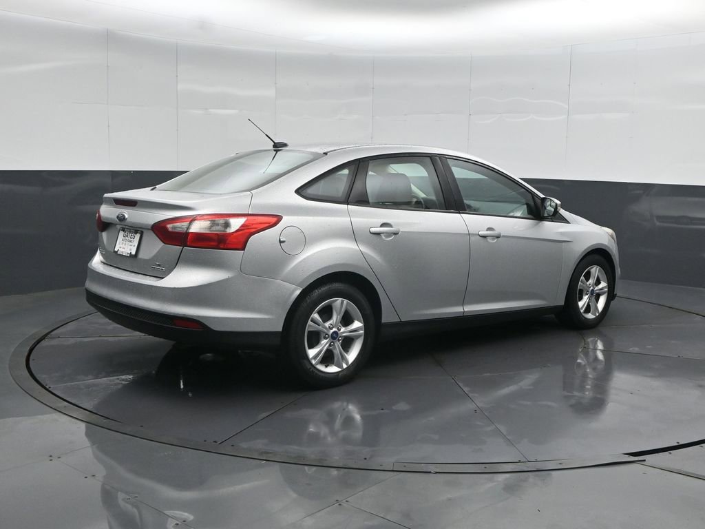 Used 2013 Ford Focus SE FWD image 2