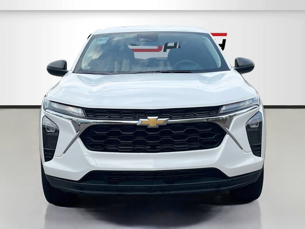 Used 2025 Chevrolet Trax LS w/ Driver Confidence Package FWD image 2
