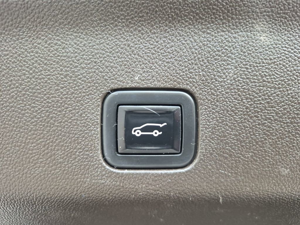 Used 2021 Chevrolet Tahoe Z71 image 16