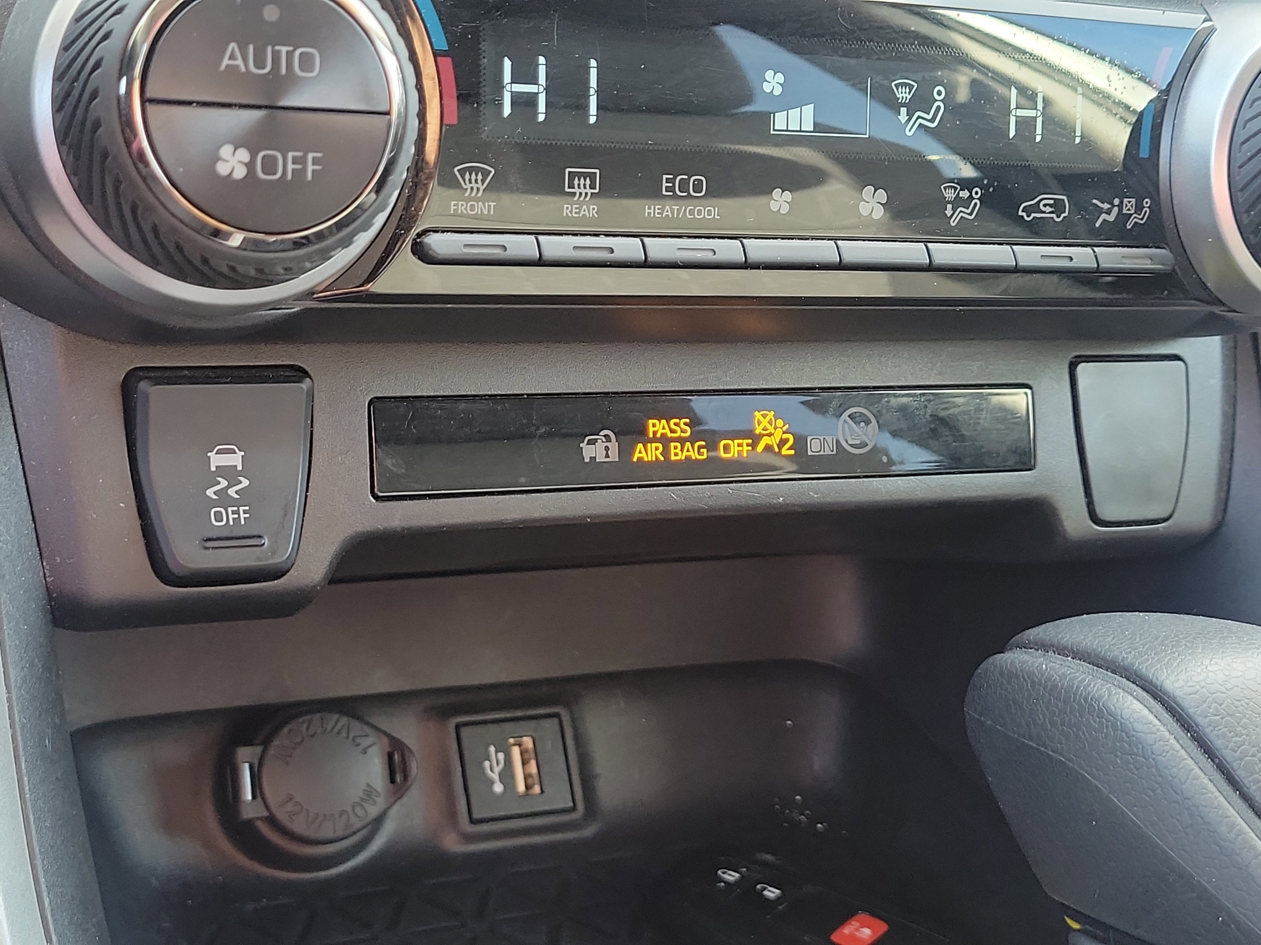 Used 2024 Toyota RAV4 XLE image 29