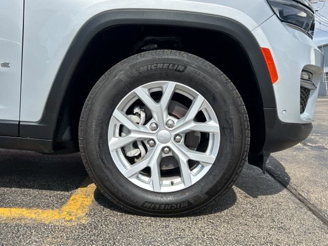 Used 2023 Jeep Grand Cherokee Limited w/ Luxury Tech Group II image 18