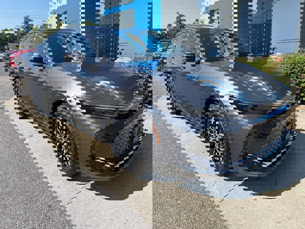 Used 2023 Toyota Crown XLE image 3