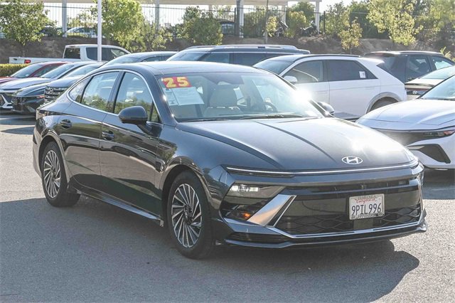 Certified 2025 Hyundai Sonata Limited image 3