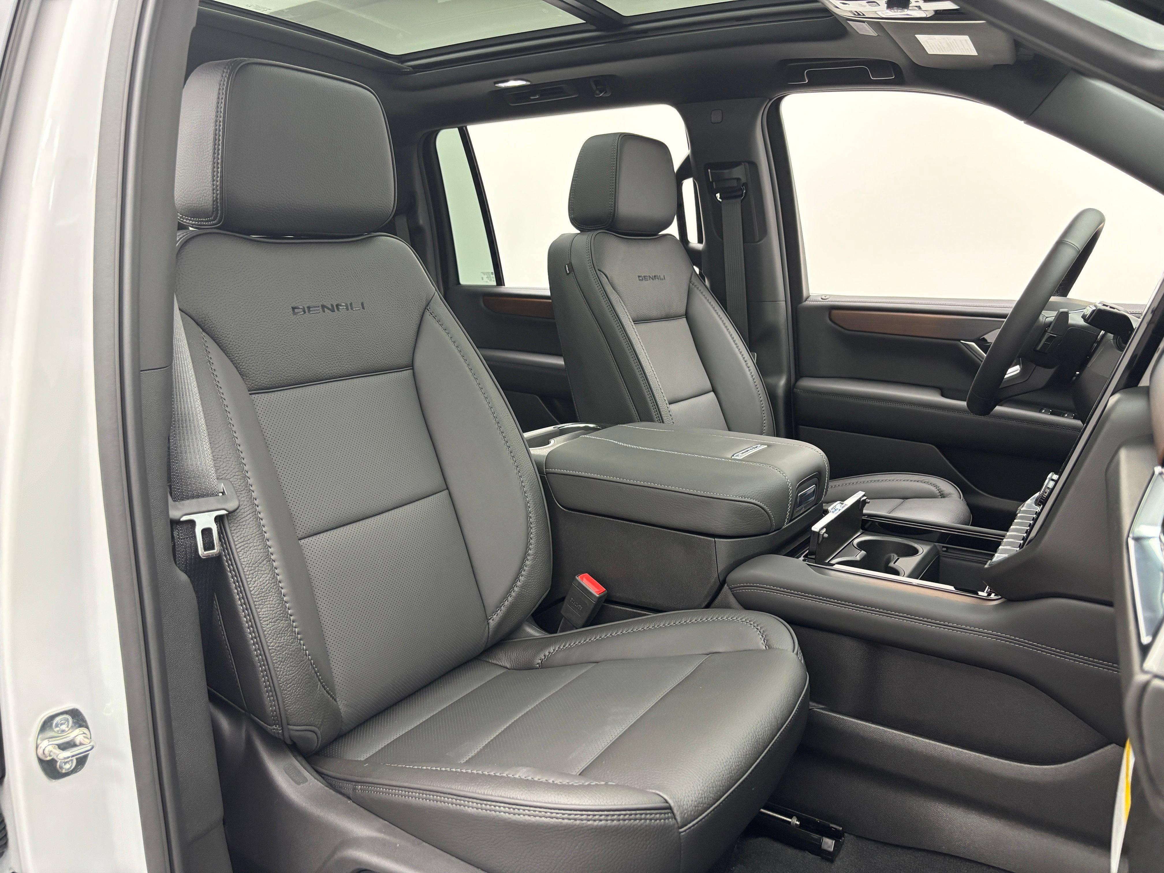 New 2026 GMC Yukon XL Denali w/ Sun & Power Step Package AWD/4WD image 38