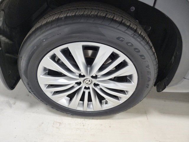 Used 2023 Toyota Highlander Platinum image 15