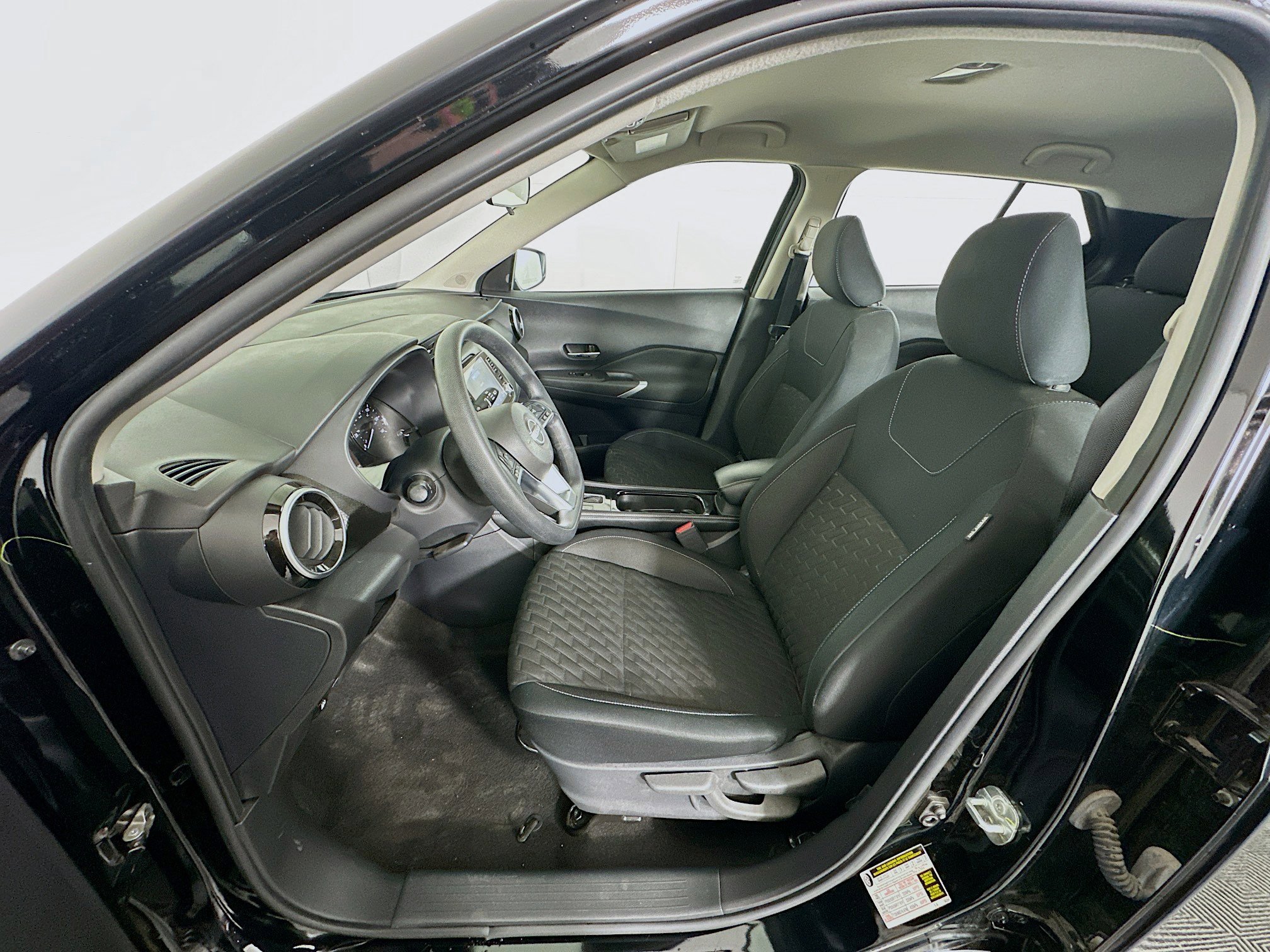 Used 2023 Nissan Kicks SV image 13