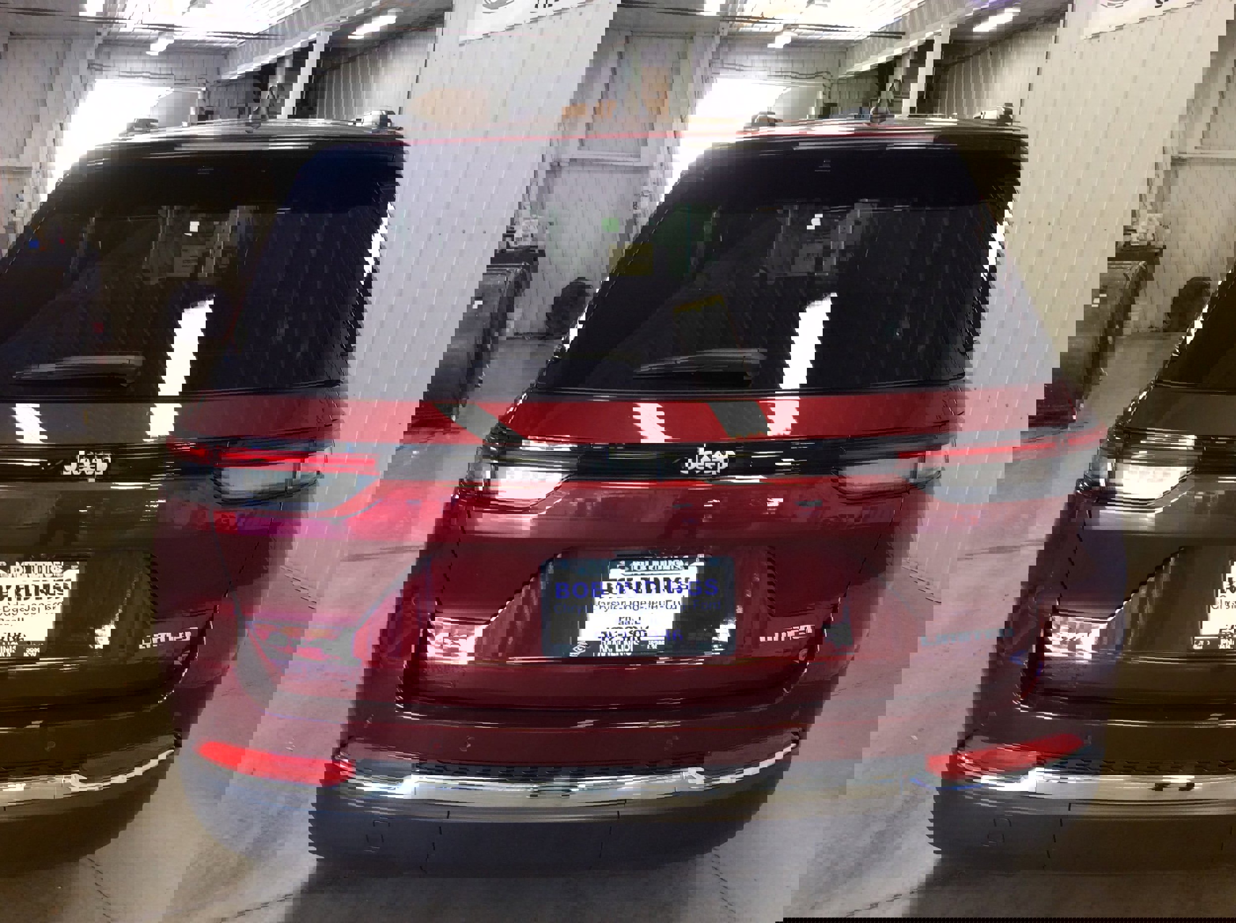 Used 2024 Jeep Grand Cherokee Limited image 4