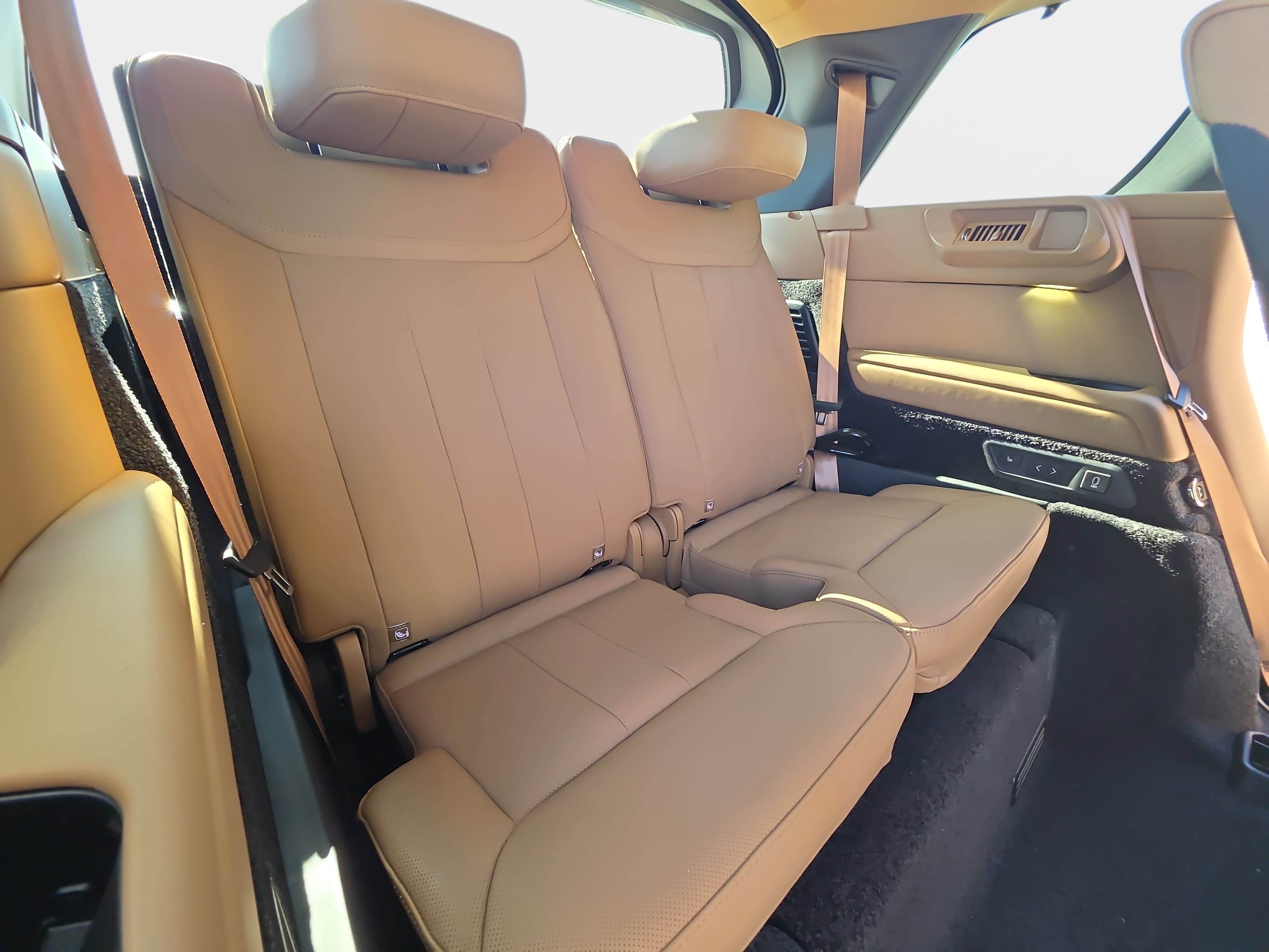 New 2026 Land Rover Range Rover Long Wheelbase SE AWD/4WD image 12