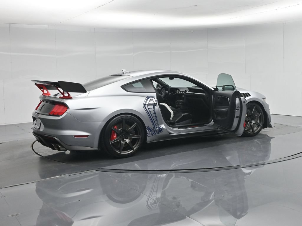 Used 2020 Ford Mustang Shelby GT500 w/ Carbon Fiber Track Pack RWD image 4
