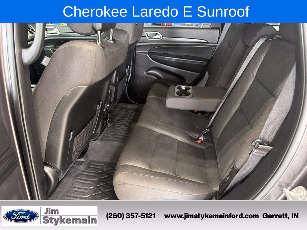 Used 2021 Jeep Grand Cherokee Laredo w/ Security & Convenience Group AWD/4WD image 32