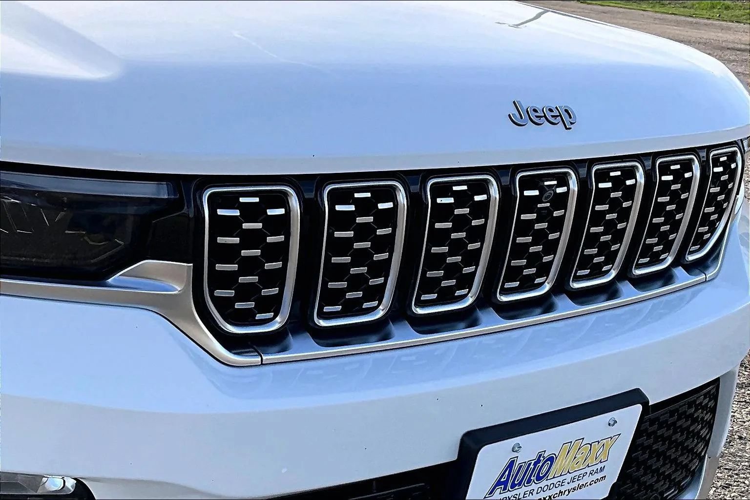 Used 2023 Jeep Grand Cherokee Summit w/ Adv Protech Group IV AWD/4WD image 31